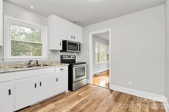 1415 Springwood Ln in Charlotte, NC - Foto de edificio - Building Photo