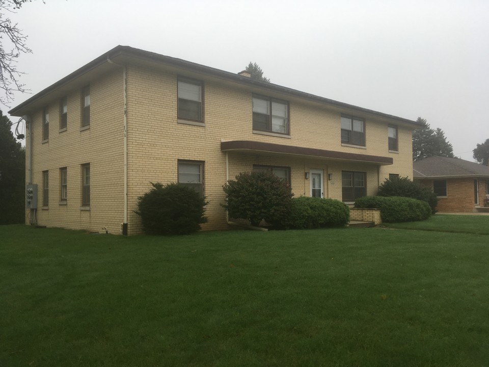 1002 5th Ave, Unit 4 in Grafton, WI - Building Photo