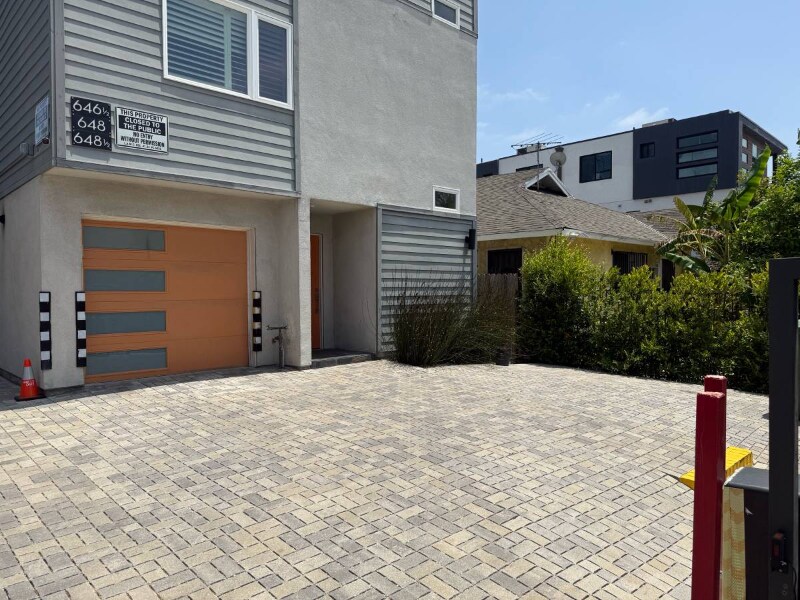 646 Serrano Ave in Los Angeles, CA - Building Photo