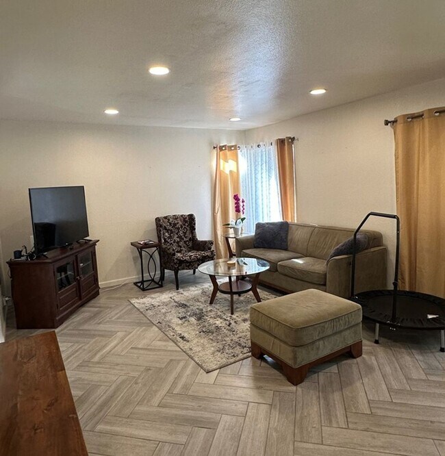 1678 Seattle Slew Way in Oceanside, CA - Building Photo - Building Photo