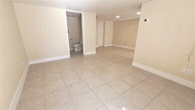 25 NEW JERSEY Rd in Englewood, FL - Building Photo - Building Photo