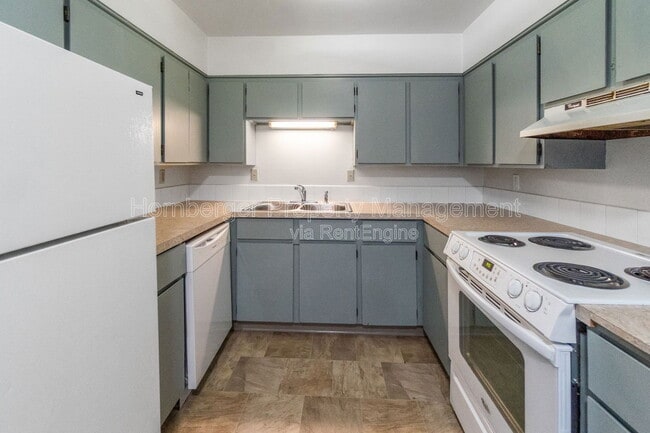 2628 E Wellesley Ave