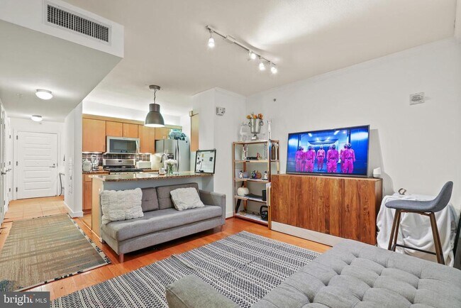 property at 616 E St NW