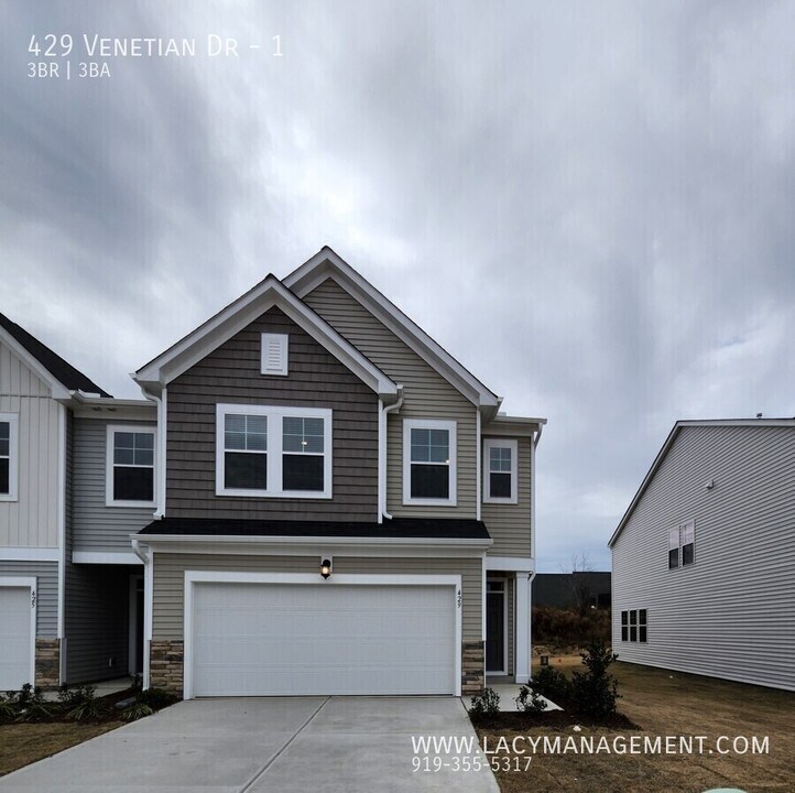 429 Venetian Dr in Sanford, NC - Building Photo