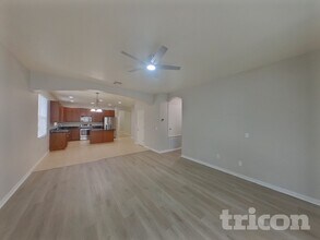 420 Kings Path Dr in Seffner, FL - Building Photo - Building Photo