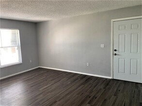 14120 Palm St-Unit -203 in Madeira Beach, FL - Building Photo - Building Photo