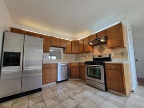 515 Sheffield Ct in Piscataway, NJ - Foto de edificio - Building Photo