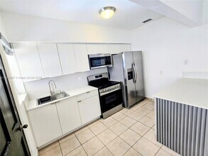 5451 SW 5th Ter in Coral Gables, FL - Foto de edificio - Building Photo