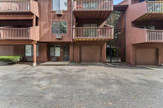 1 Fairfield Ave in Danbury, CT - Building Photo - Building Photo