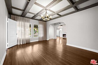 208 S Rodeo Dr in Beverly Hills, CA - Building Photo - Building Photo