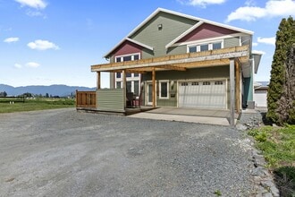 49885 Prairie Central Rd in Chilliwack, BC - Building Photo - Building Photo