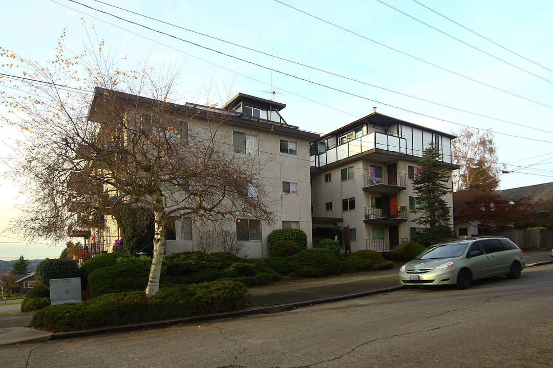 Sunray Apartments in Seattle, WA - Building Photo