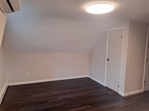 16 Cedar Dr in Farmingdale, NY - Building Photo - Building Photo