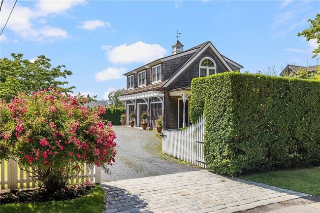 property at 5 Ledge Rd