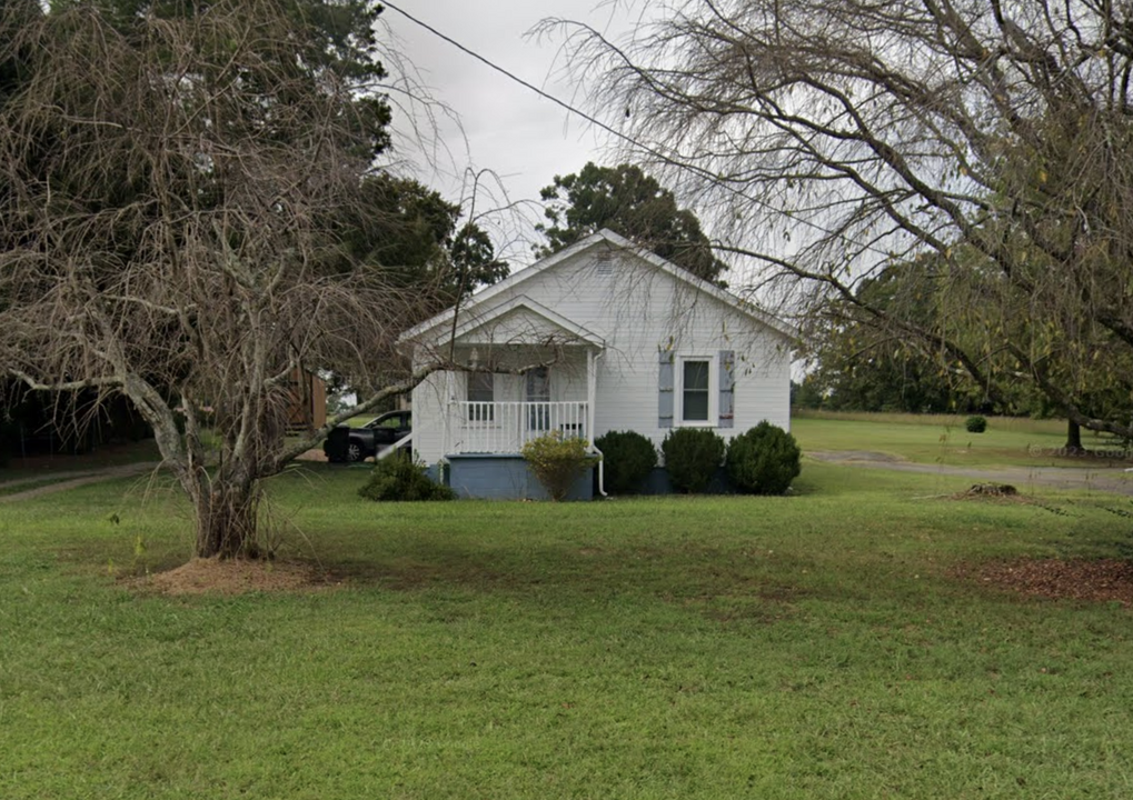 4575 Tobaccoville Rd in Tobaccoville, NC - Building Photo