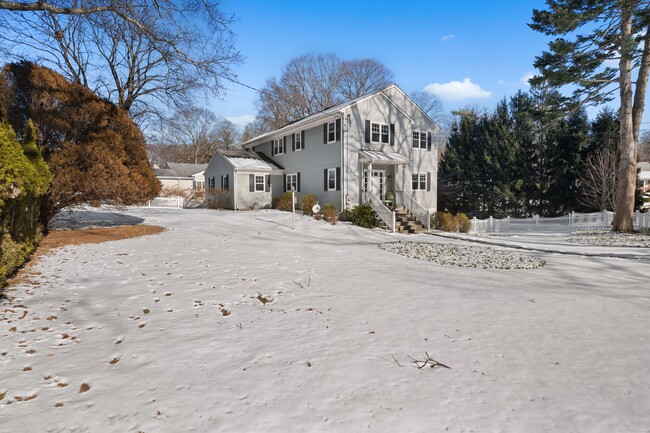 53 Midbrook Ln in Greenwich, CT - Building Photo - Building Photo