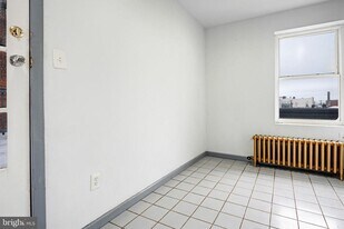 1327 Snyder Ave in Philadelphia, PA - Building Photo