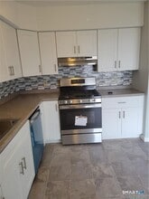 666 Woodward Ave in East Haven, CT - Building Photo - Building Photo