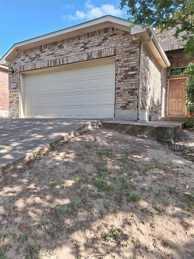 property at 1921 Rachel Ln