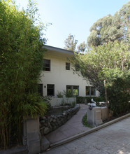 4201 Glenalbyn Dr in Los Angeles, CA - Foto de edificio - Building Photo