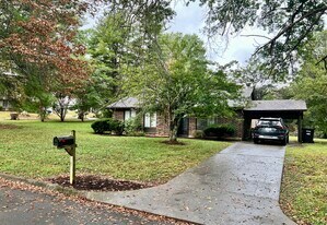 1413 Willow Crossing Dr in Knoxville, TN - Building Photo