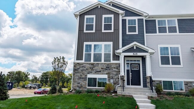 property at 525 Red Oak Cir