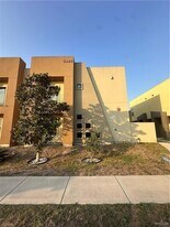 13 East St in McAllen, TX - Building Photo