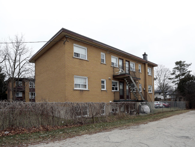 140 Speedvale Ave in Guelph, ON - Building Photo - Building Photo