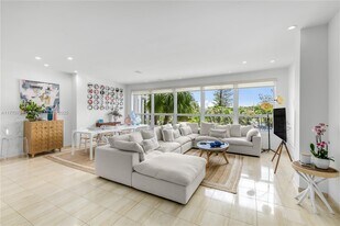 4925 Collins Ave in Miami, FL - Building Photo