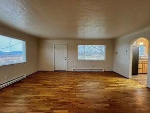 261 Wilcox Rd in Tieton, WA - Building Photo - Building Photo