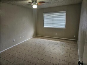10111 Wild Hollow Ln in Houston, TX - Building Photo - Building Photo
