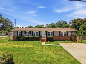 320 E Earp St in Holly Springs, NC - Building Photo