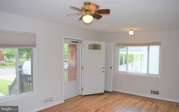 146 S French St in Alexandria, VA - Building Photo - Building Photo