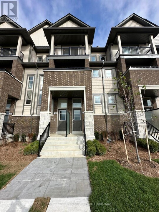 1522 Bloor St in Clarington, ON - Building Photo
