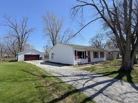 3416 9th St in East Moline, IL - Building Photo