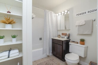 Acclaim at Hinsdale Lake in Willowbrook, IL - Foto de edificio - Interior Photo