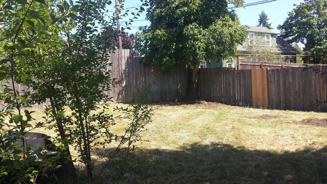 524 W 27th Pl in Eugene, OR - Building Photo - Building Photo