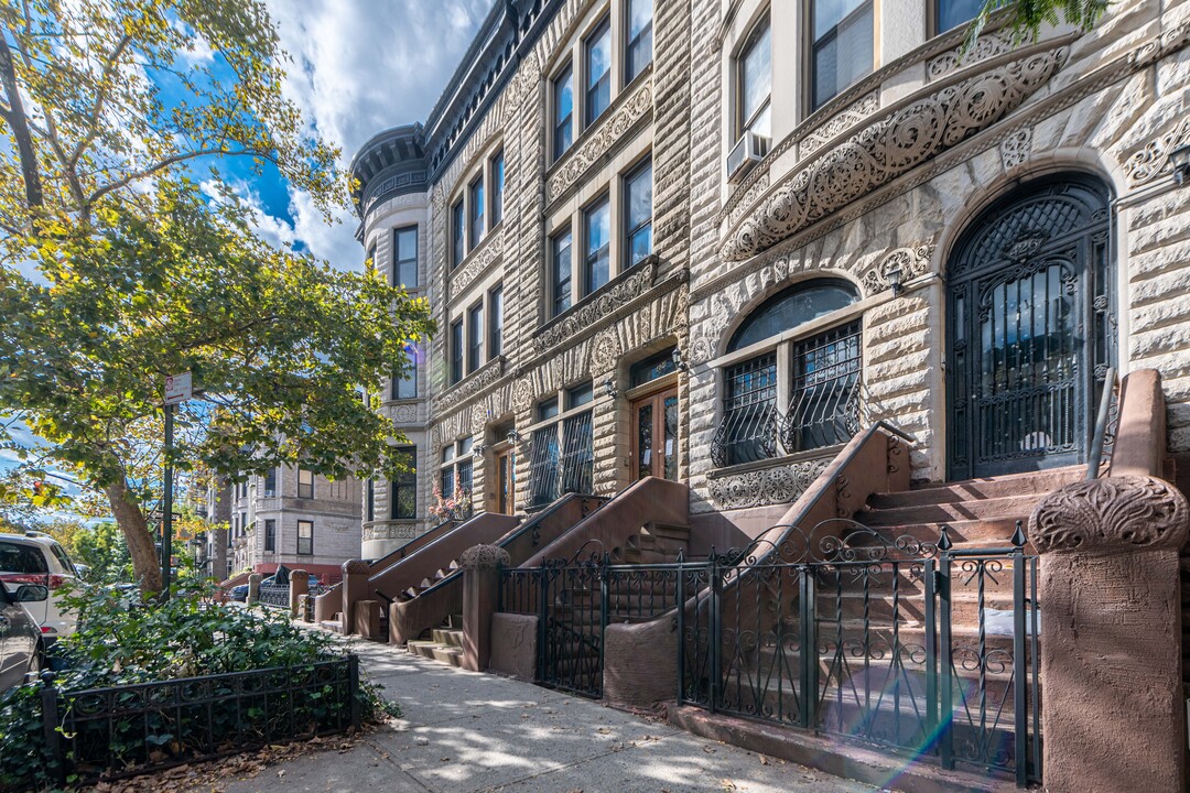 424 Convent Ave in New York, NY - Building Photo