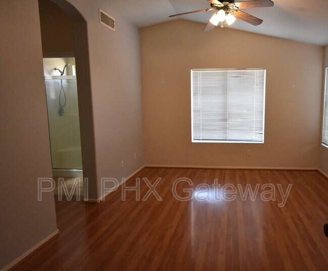 1158 West Swan Drive in Chandler, AZ - Building Photo - Building Photo