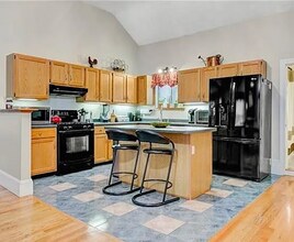 246 Essex St in Beverly, MA - Building Photo - Building Photo