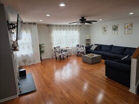 262 Hedgerow Rd in Bridgewater, NJ - Building Photo