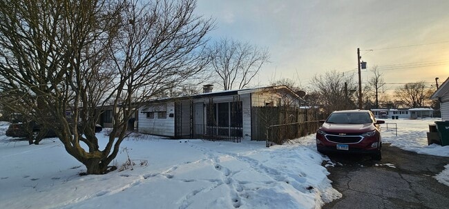 1308 St Stephens Dr in Sauget, IL - Foto de edificio - Building Photo