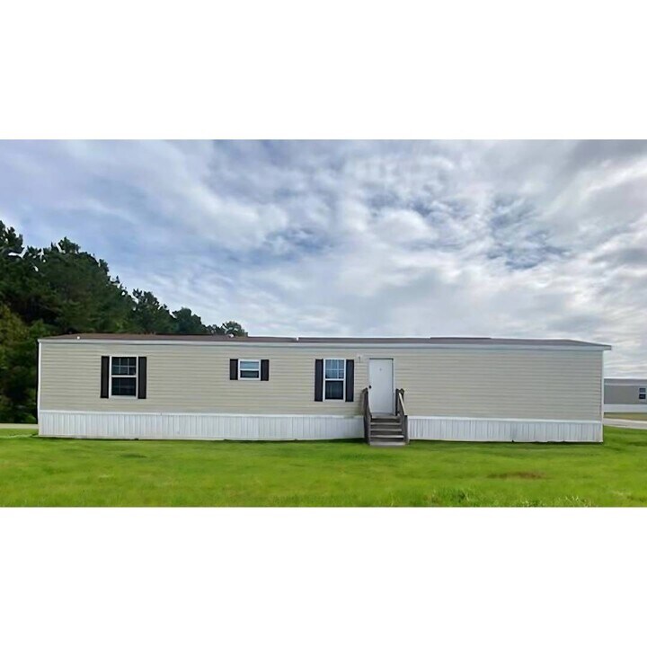 1521 Thomas Dr in Darlington, SC - Building Photo