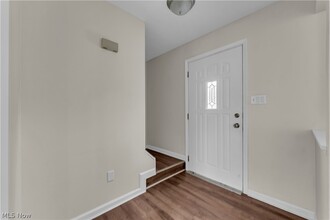 5498 Broad Blvd in North Ridgeville, OH - Foto de edificio - Building Photo