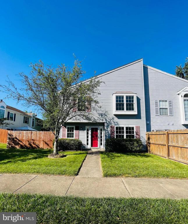 6107 Hoskins Hollow Cir in Centreville, VA - Building Photo - Building Photo