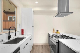 7029 15th Ave NW in Seattle, WA - Building Photo - Building Photo