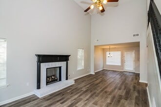 5030 Baywood Dr in Millington, TN - Foto de edificio - Building Photo