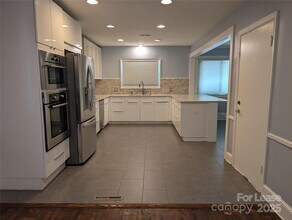 1418 Briar Creek Rd in Charlotte, NC - Building Photo - Building Photo