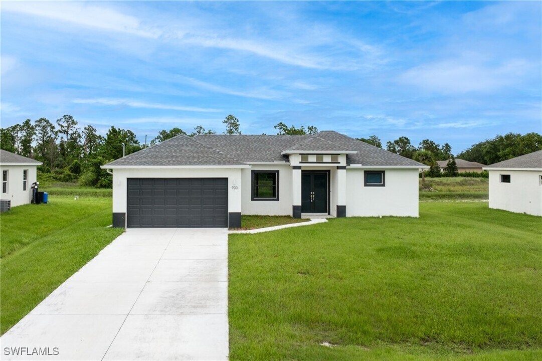 933 Gleason St in Lehigh Acres, FL - Building Photo
