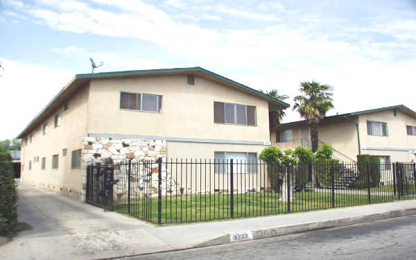 3233 Carlin Ave in Lynwood, CA - Building Photo